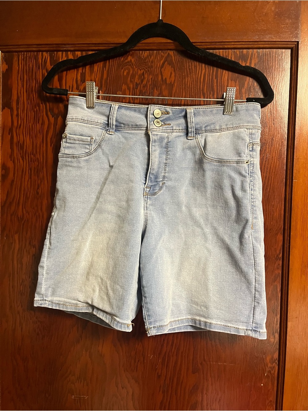 Curve Appeal Light Wash Denim Women's Shorts- Booty Shaping